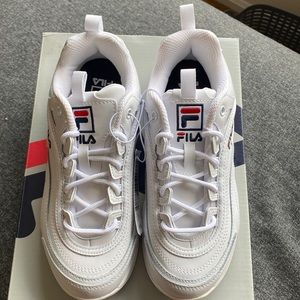 BNIB White Fila Disarray Sneakers - Sz 6
